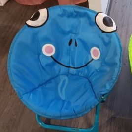 Fauteuil enfant bleu. 16096