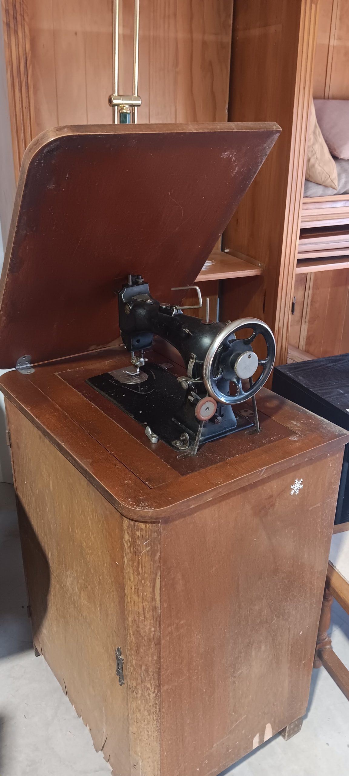 Meuble machine à pied (courroie fonctionnelle) 20649