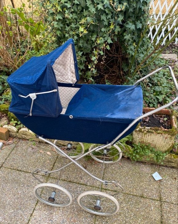 Landau pour poupée années 1950.        19463