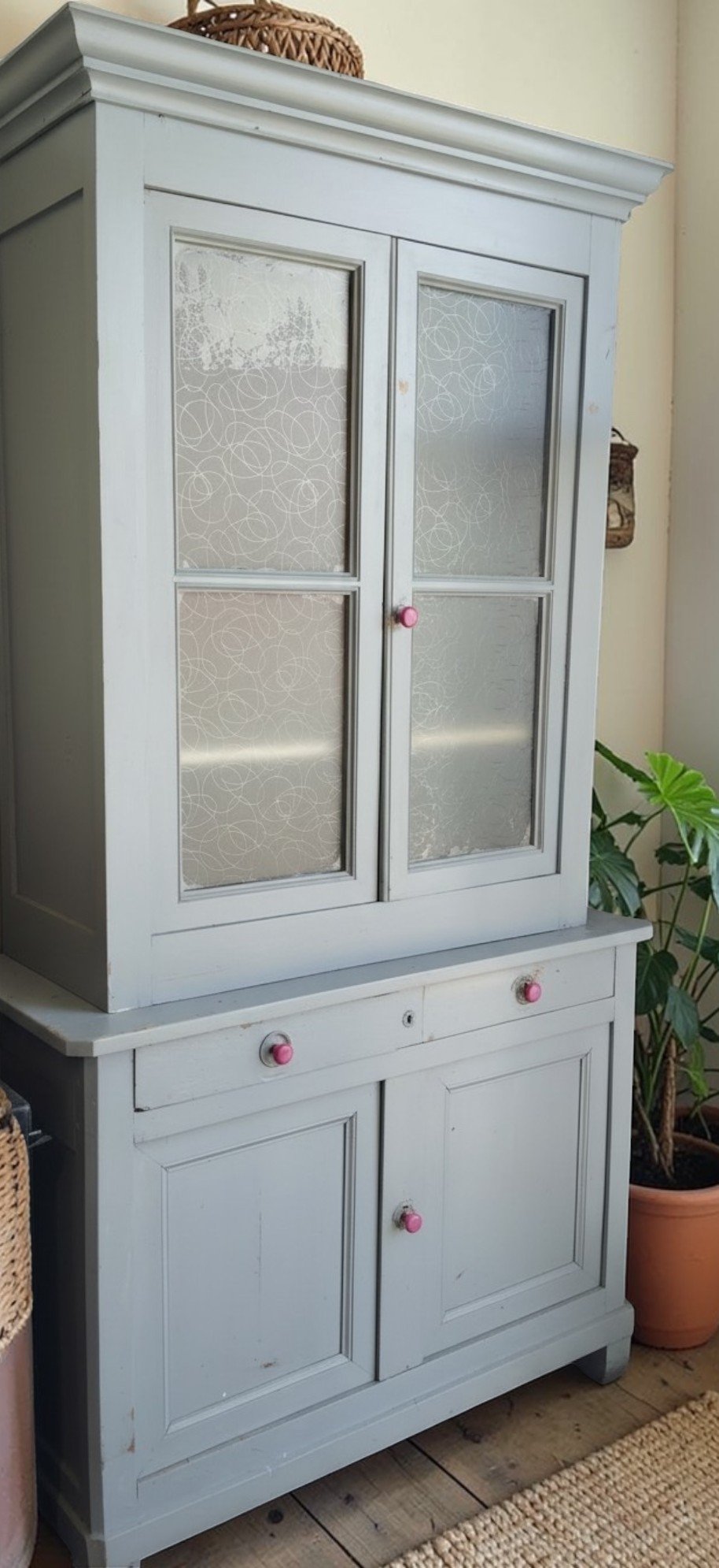 Buffet vitrine.        21825