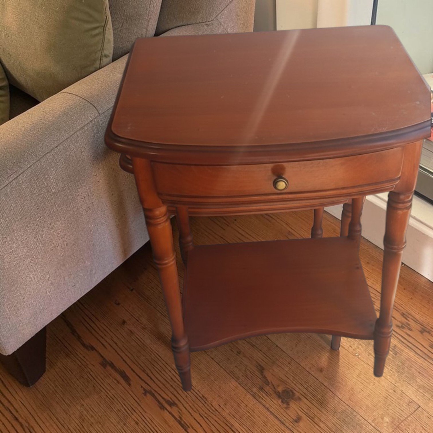 Meuble d&rsquo;appoint.             22472