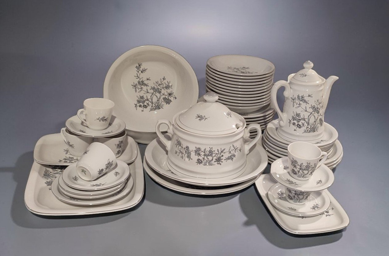 Service de table 44 pièces        22990