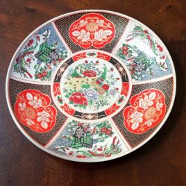 Plat en porcelaine TAOUS.       23897