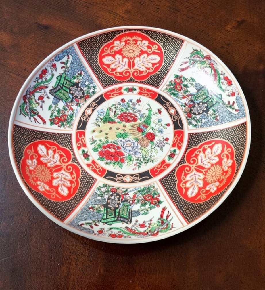 Plat en porcelaine TAOUS.       23897