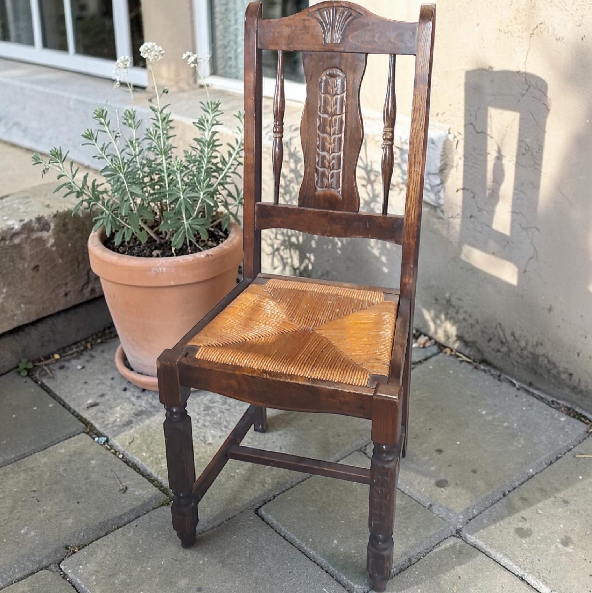 Lot de 4 chaises.          24132