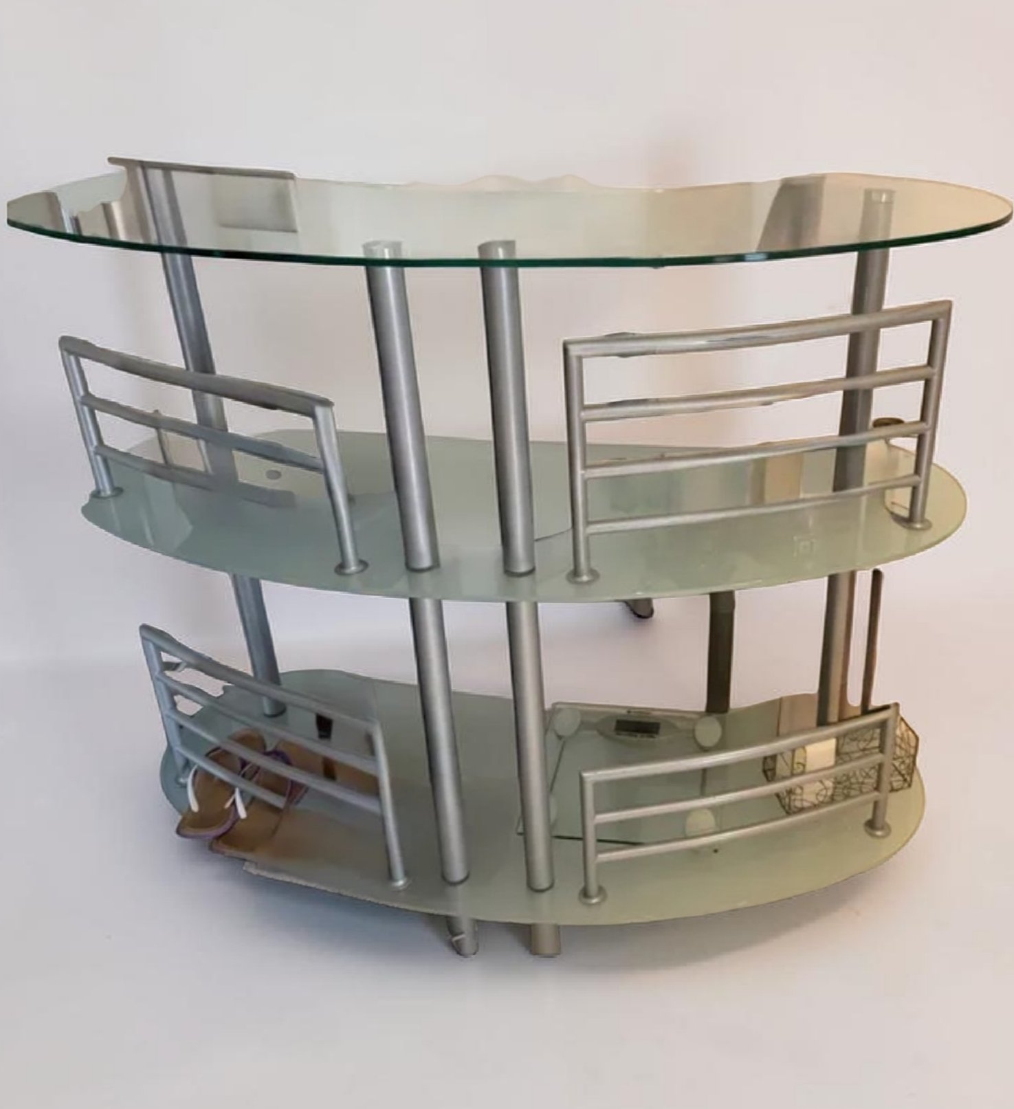 bar métal et verre.