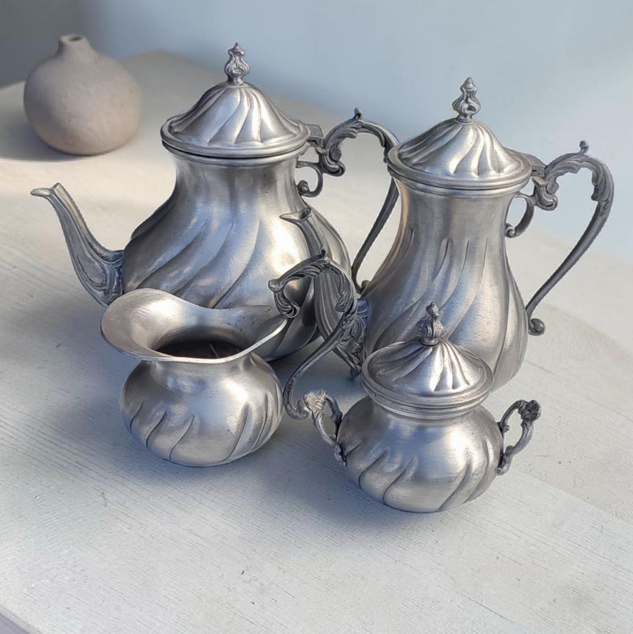 Service en étain.                 23908